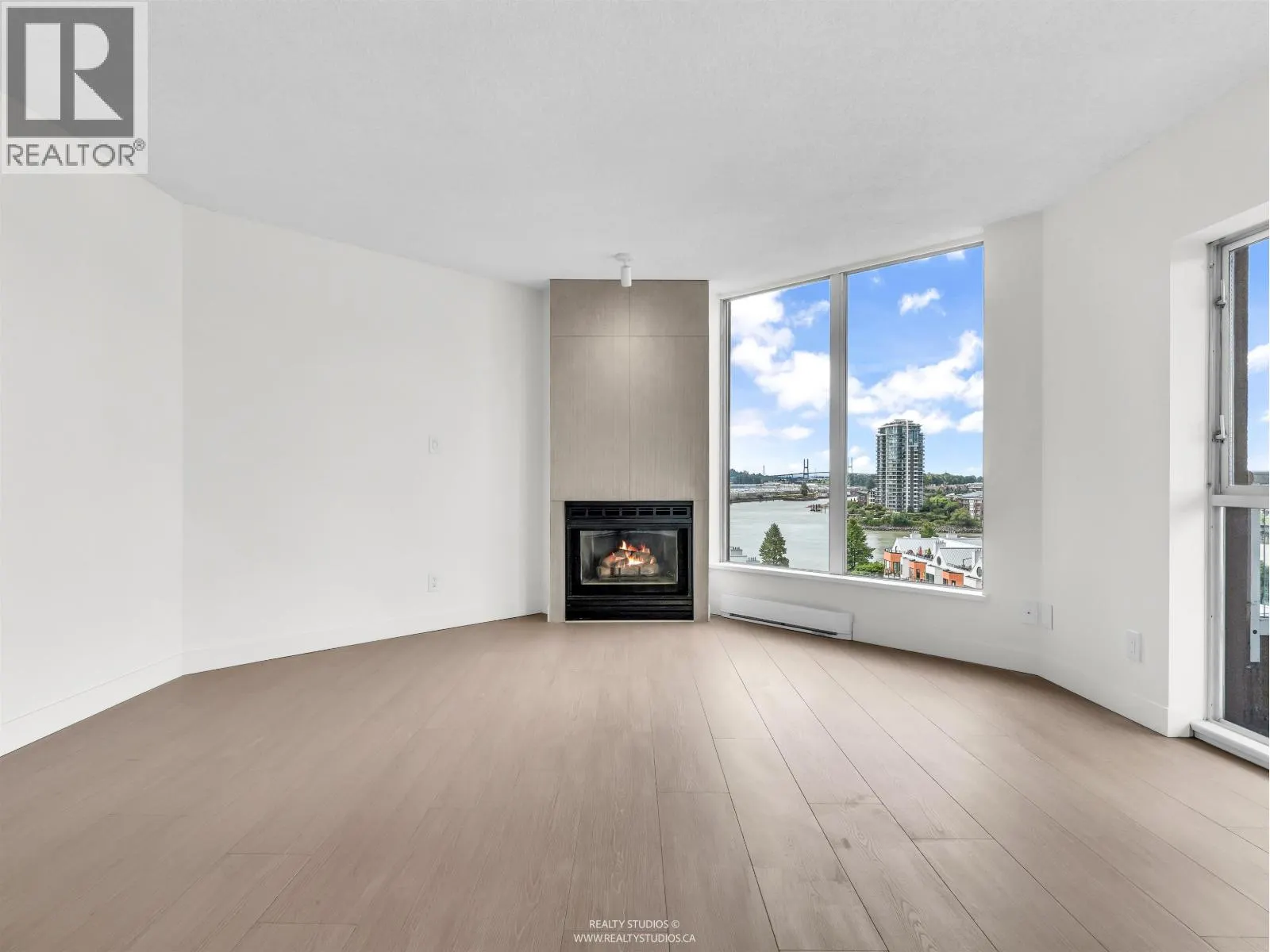 1003 1135 QUAYSIDE DRIVE