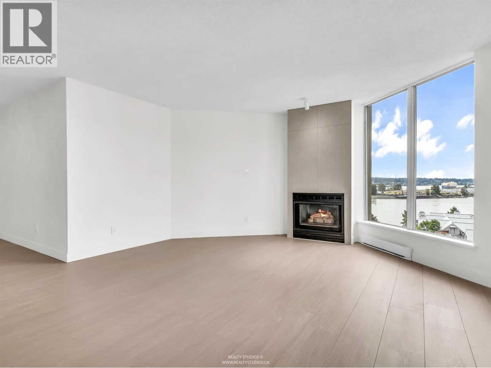 1003 1135 QUAYSIDE DRIVE