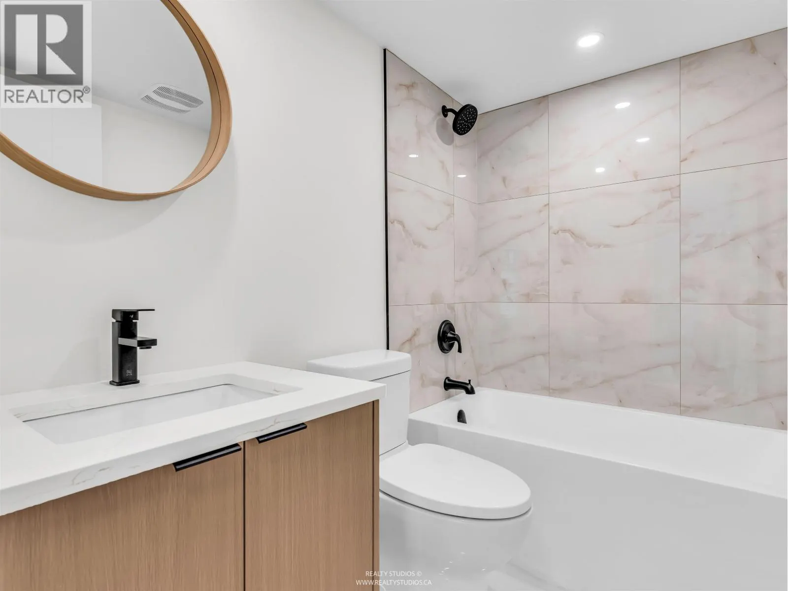 1003 1135 QUAYSIDE DRIVE