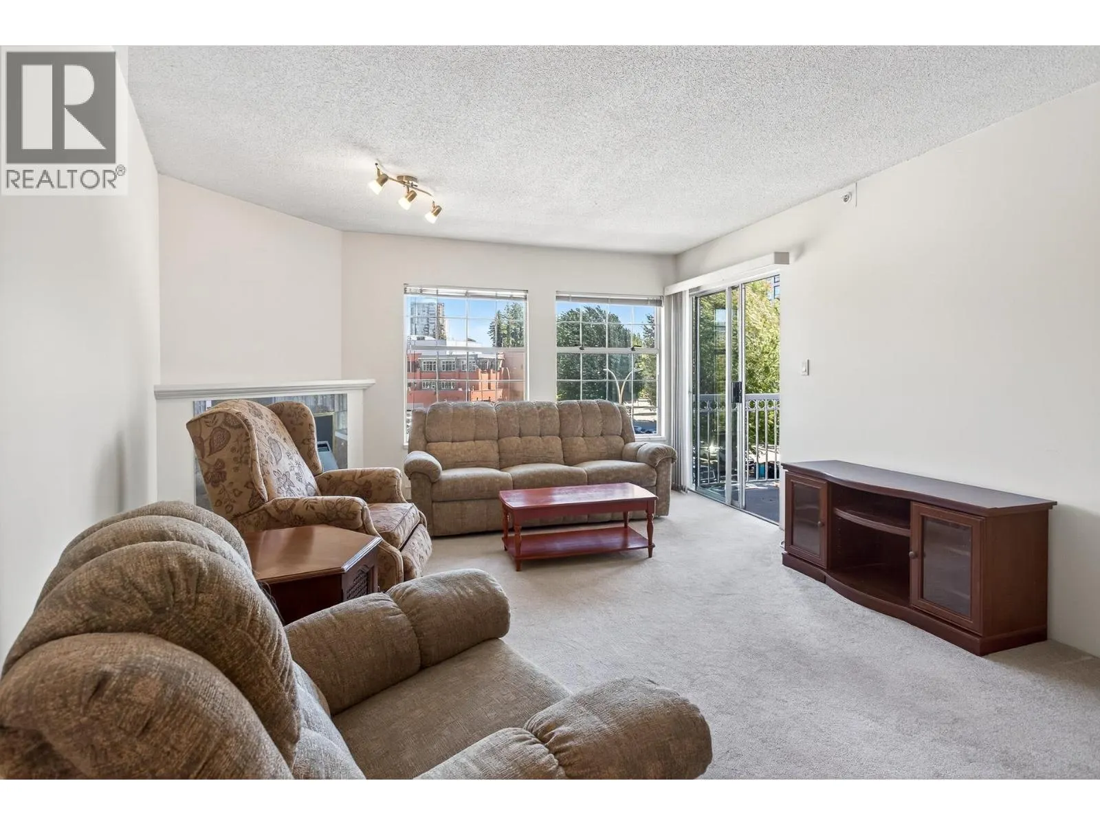403 2973 BURLINGTON DRIVE