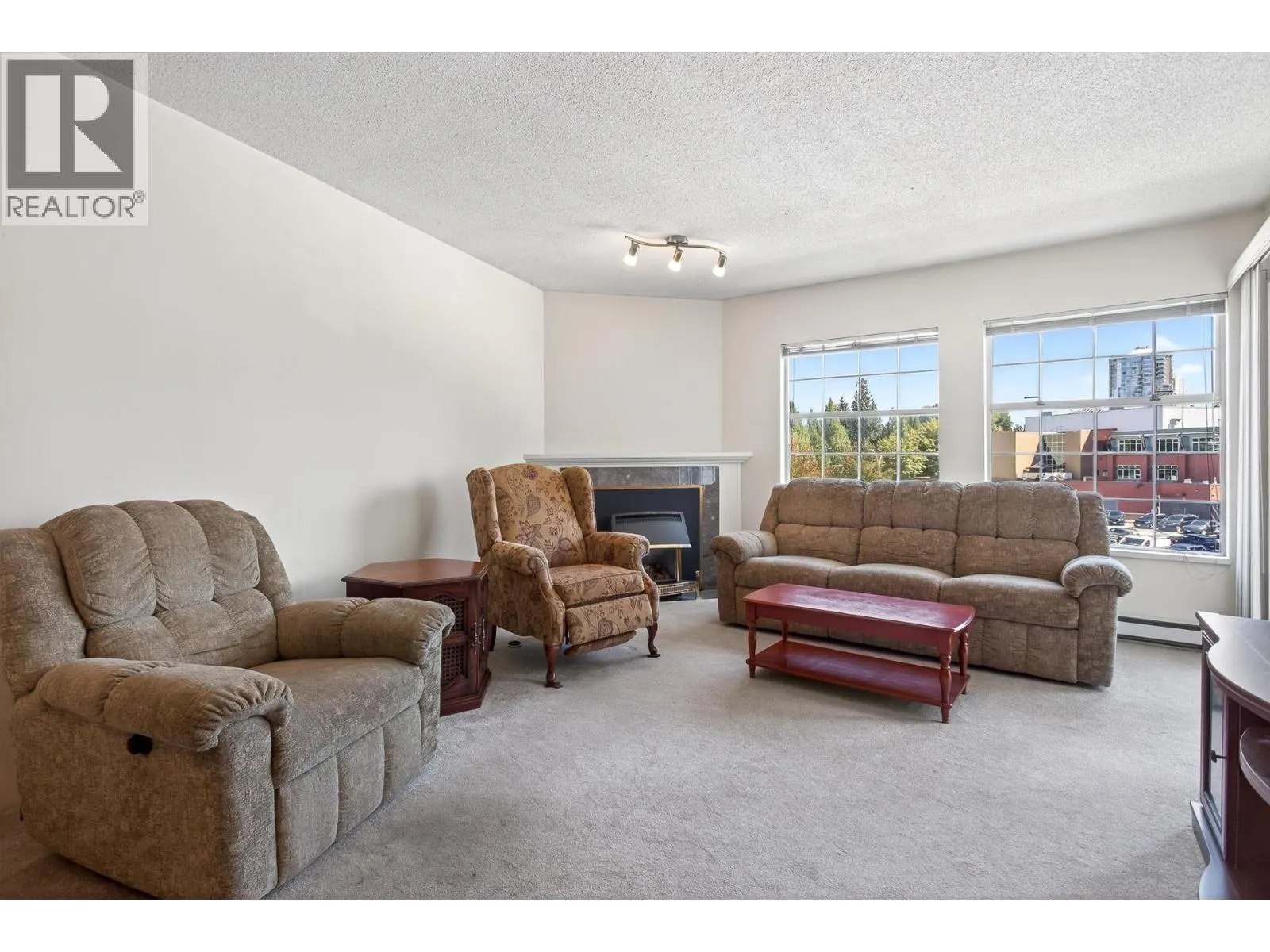 403 2973 BURLINGTON DRIVE