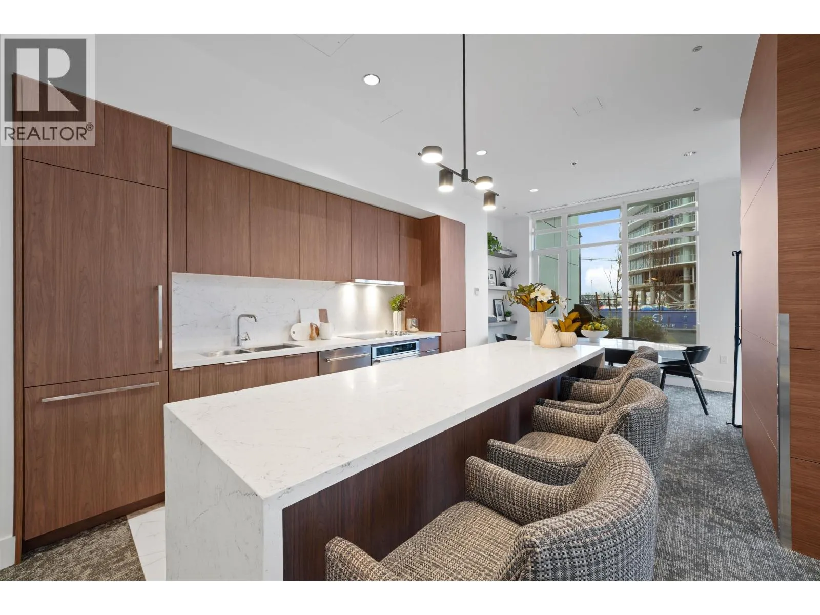 1601 7683 PARK CRESCENT
