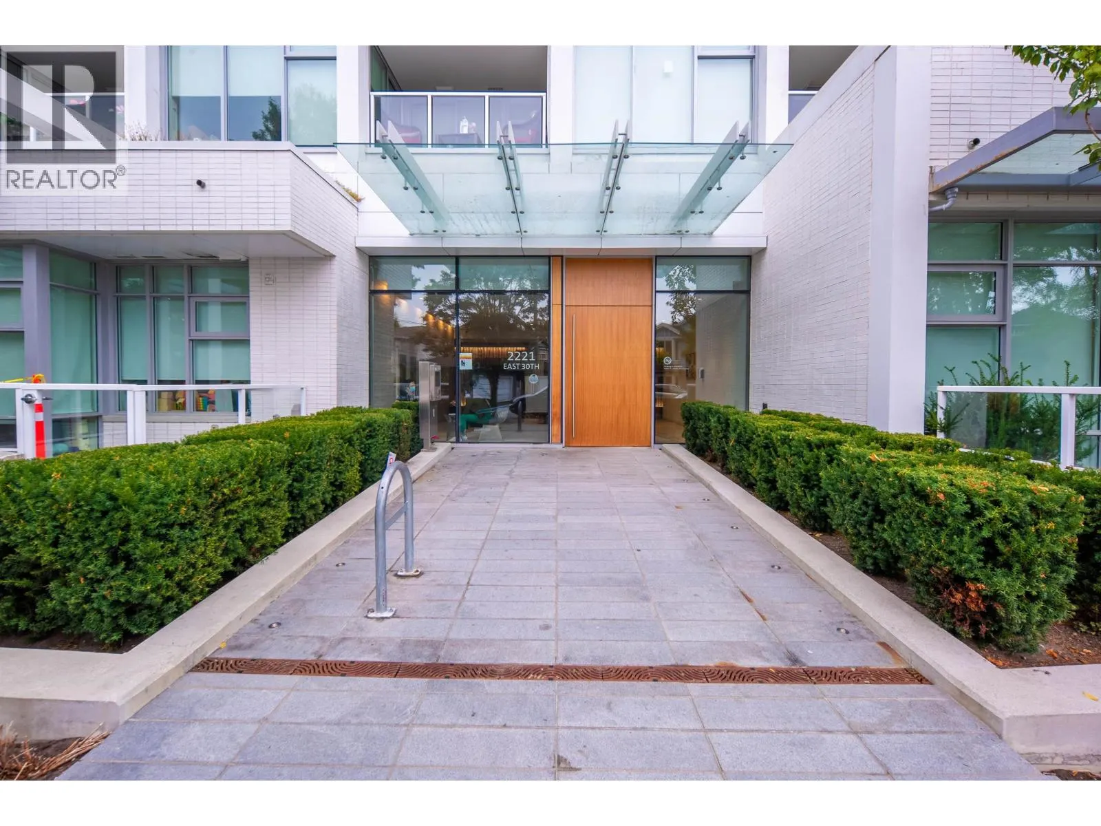 1709 2221 E 30 AVENUE