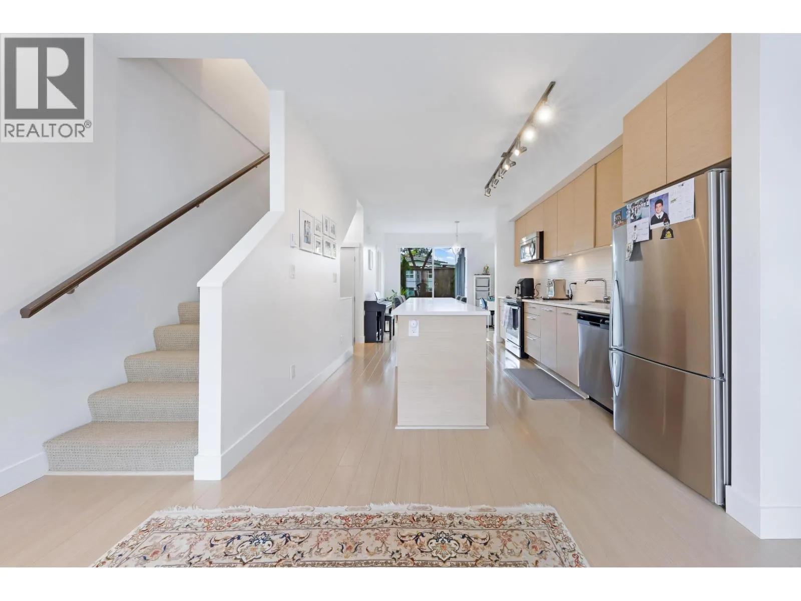13 909 CLARKE ROAD