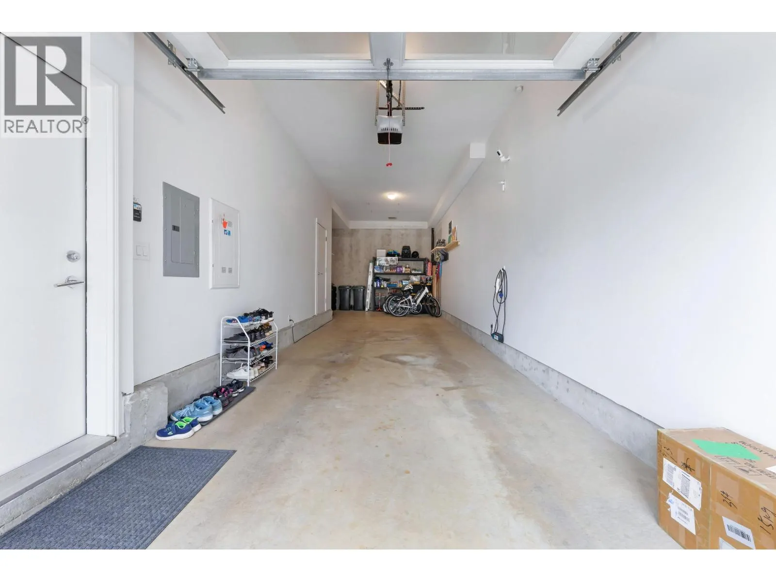 13 909 CLARKE ROAD