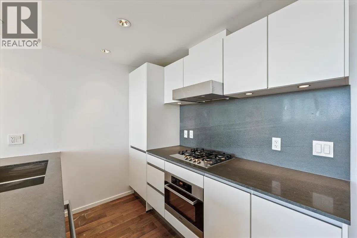 1507 8555 GRANVILLE STREET