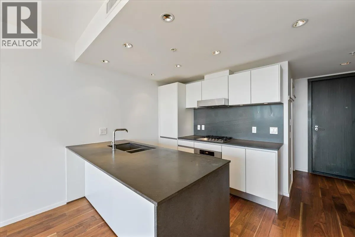 1507 8555 GRANVILLE STREET