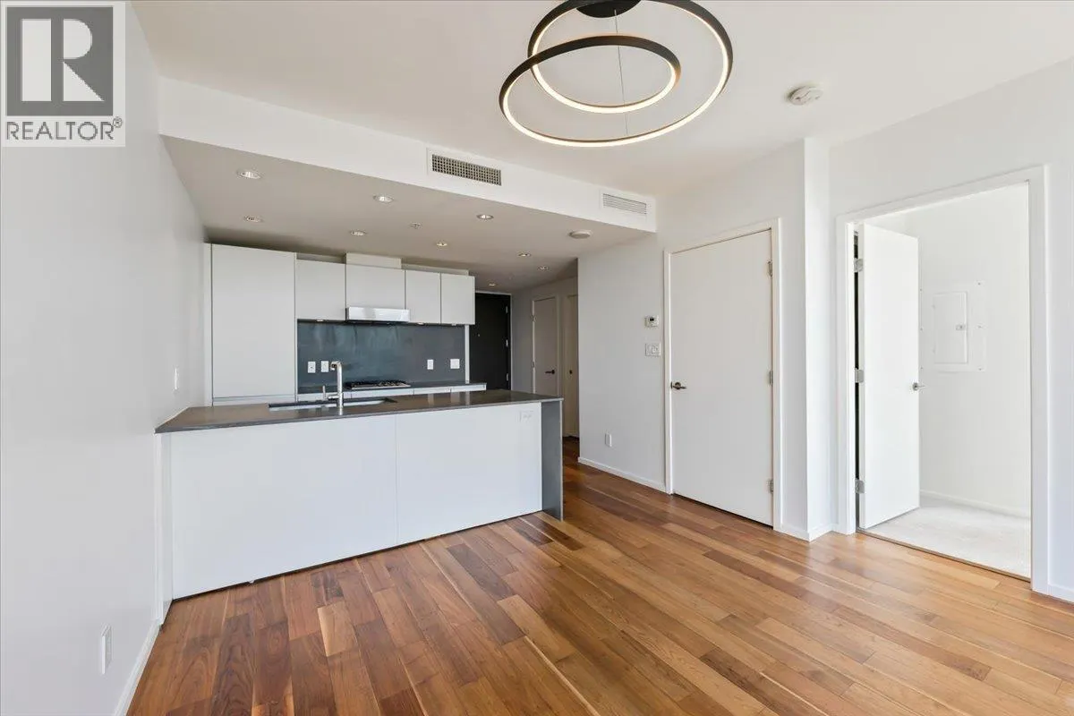 1507 8555 GRANVILLE STREET