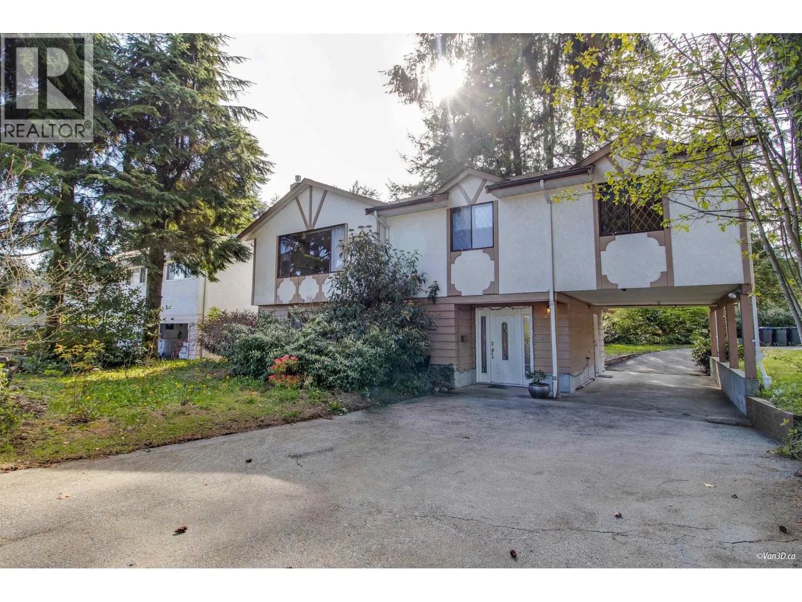 3497 HASTINGS STREET