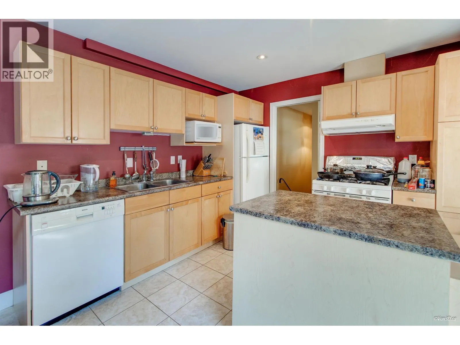 3497 HASTINGS STREET