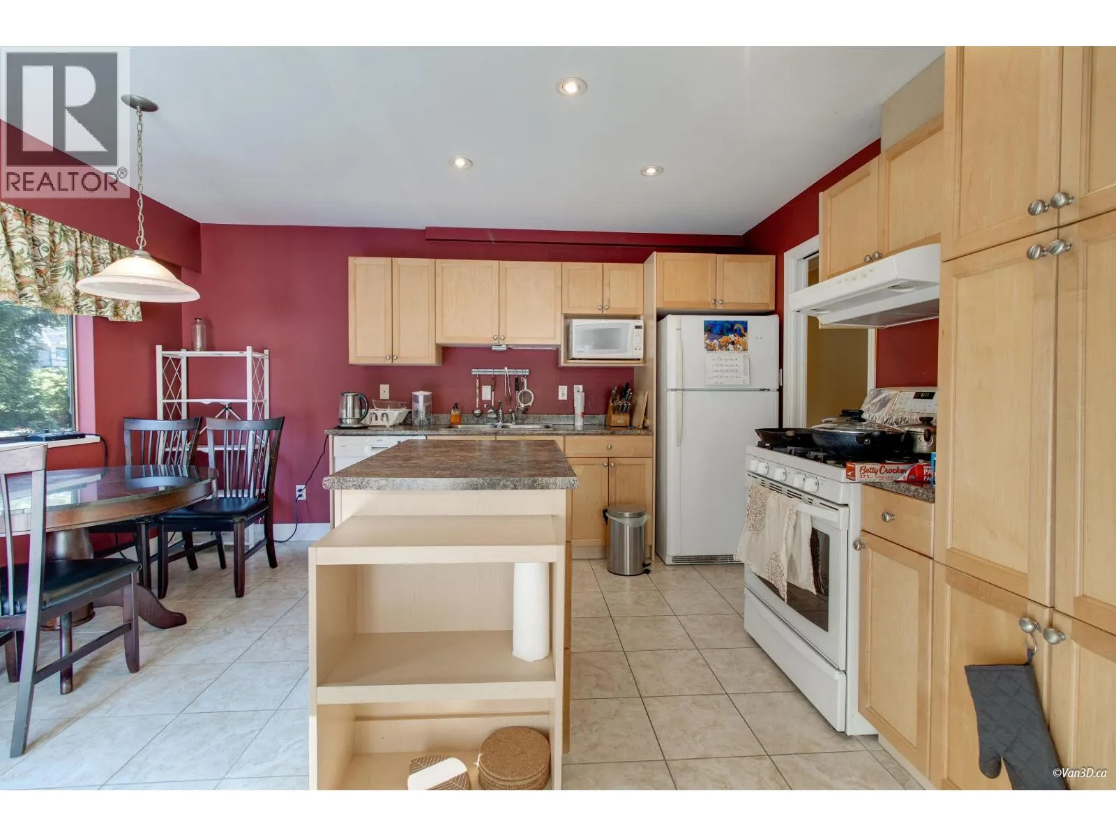 3497 HASTINGS STREET