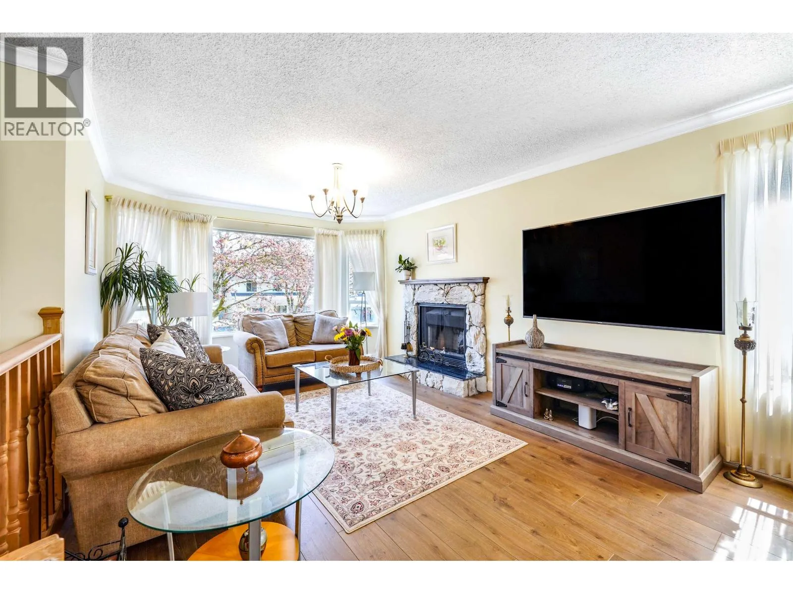 883 NAIRN COURT