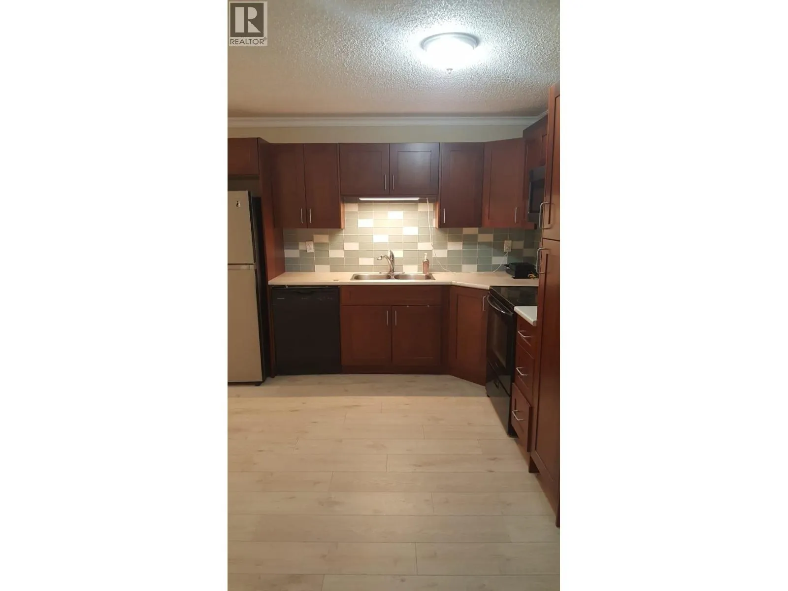 883 NAIRN COURT