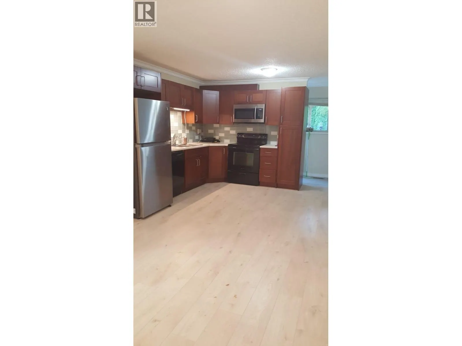 883 NAIRN COURT