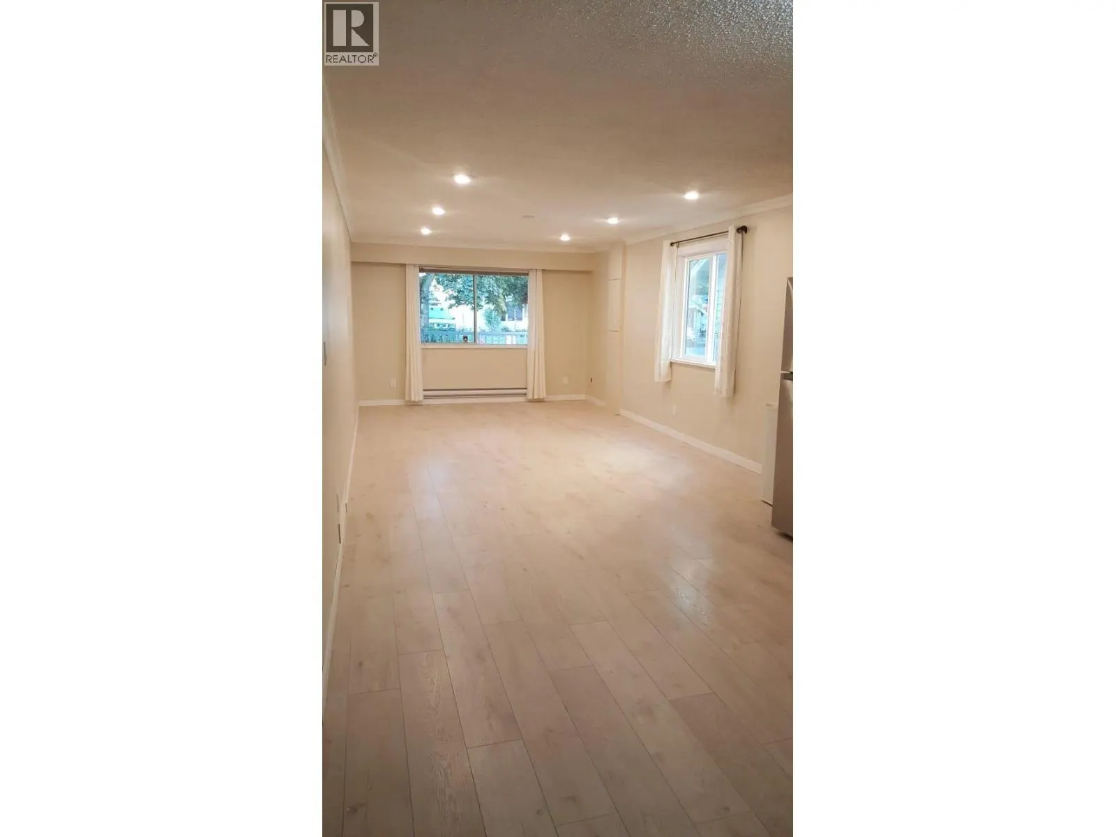 883 NAIRN COURT