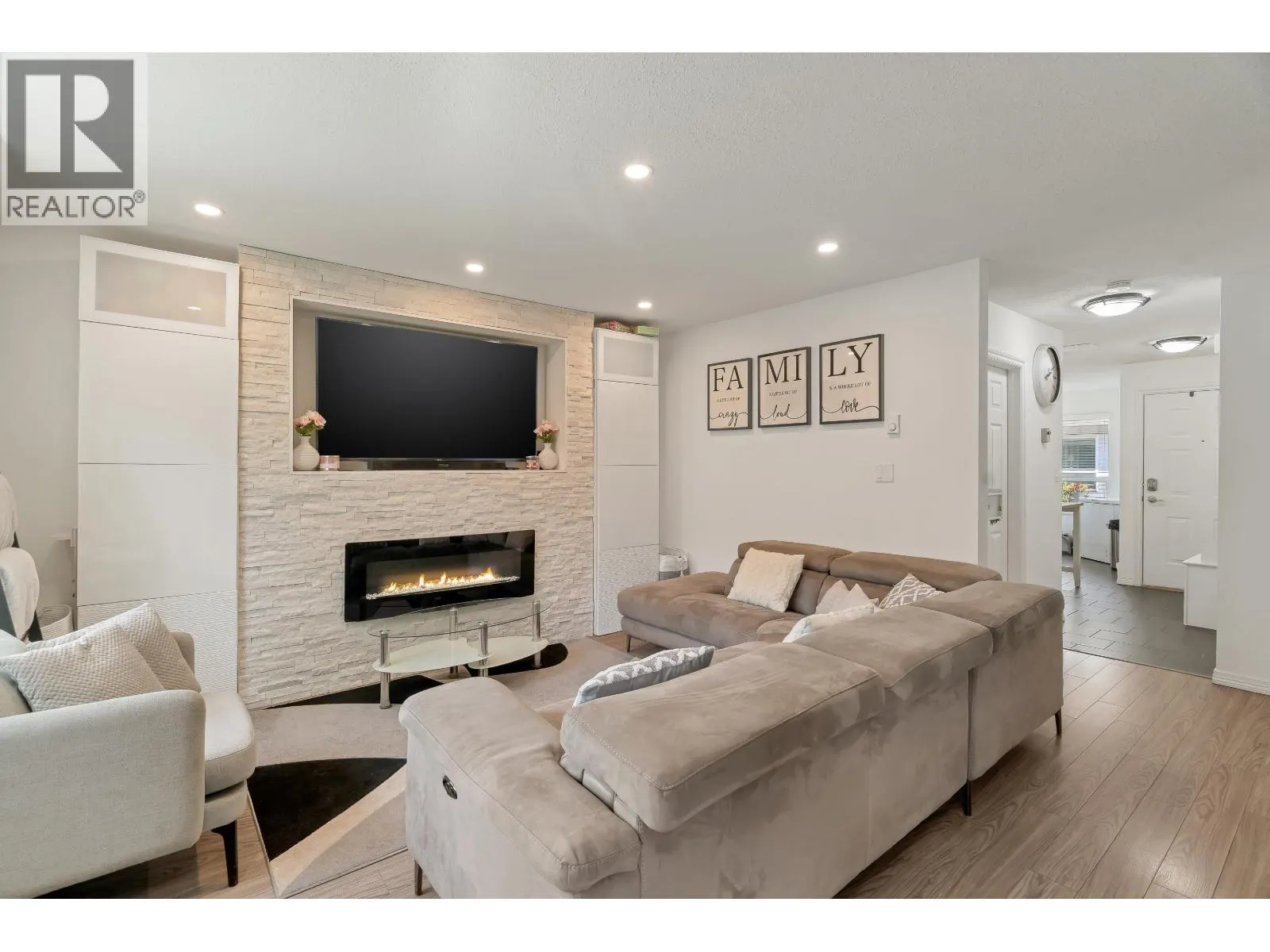 16 20630 118 AVENUE