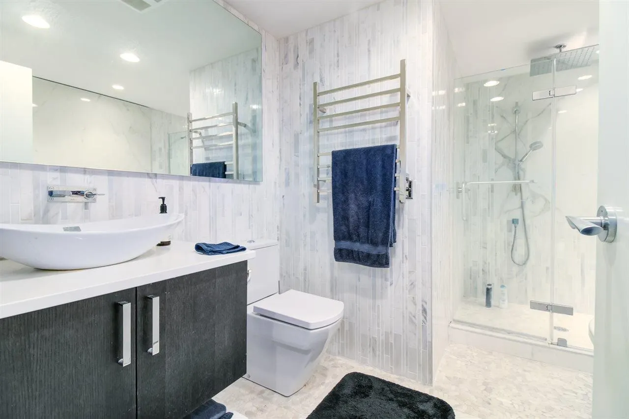 204 15581 MARINE DRIVE