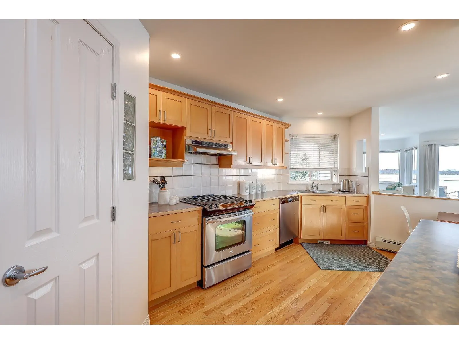 15062 ROYAL AVENUE