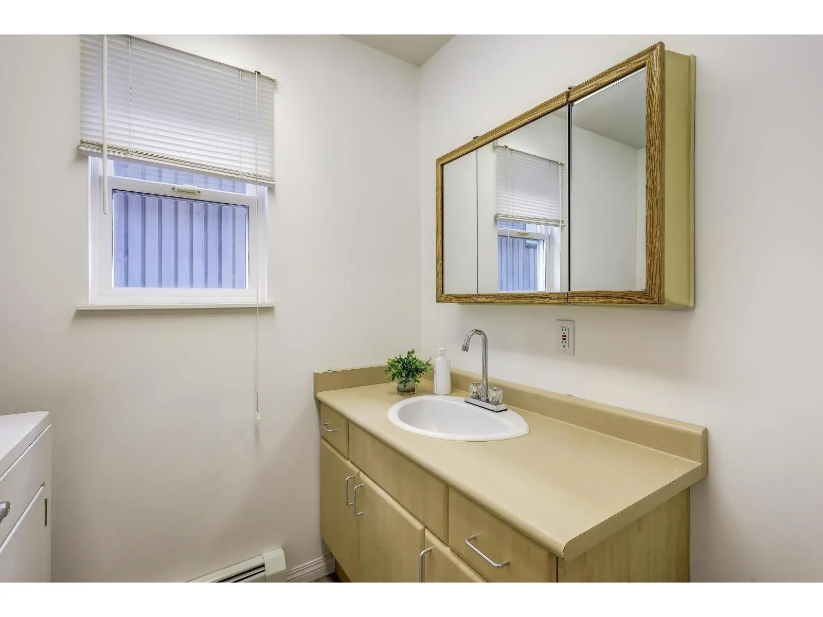 15062 ROYAL AVENUE
