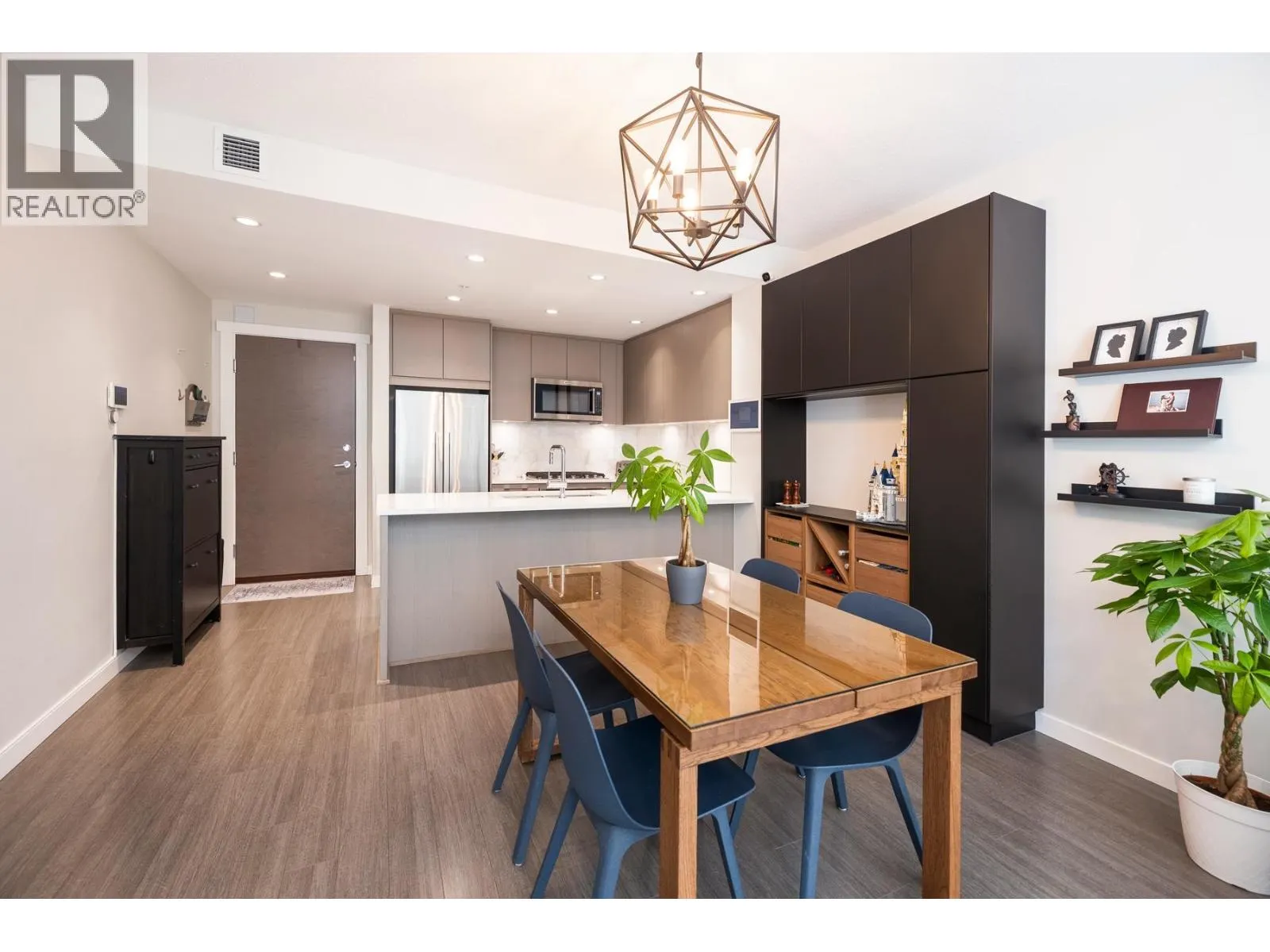 109 2632 LIBRARY LANE