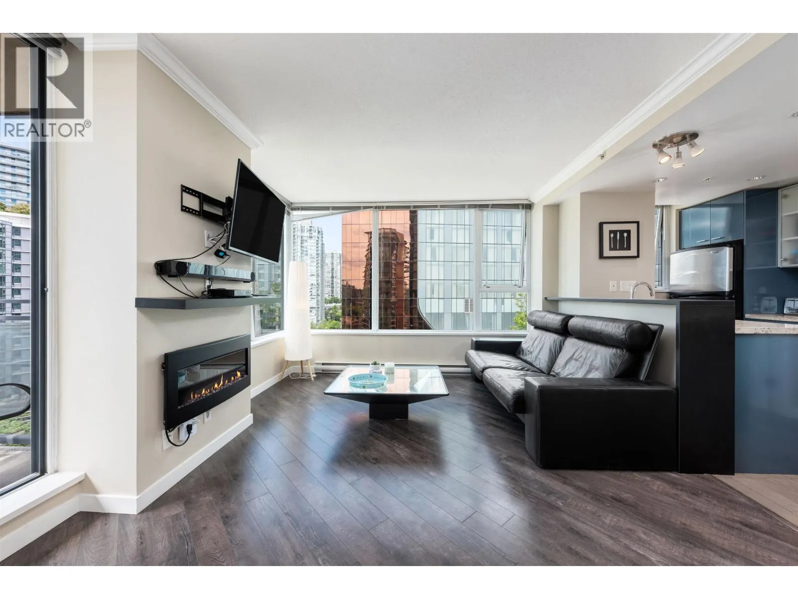 1606 33 SMITHE STREET