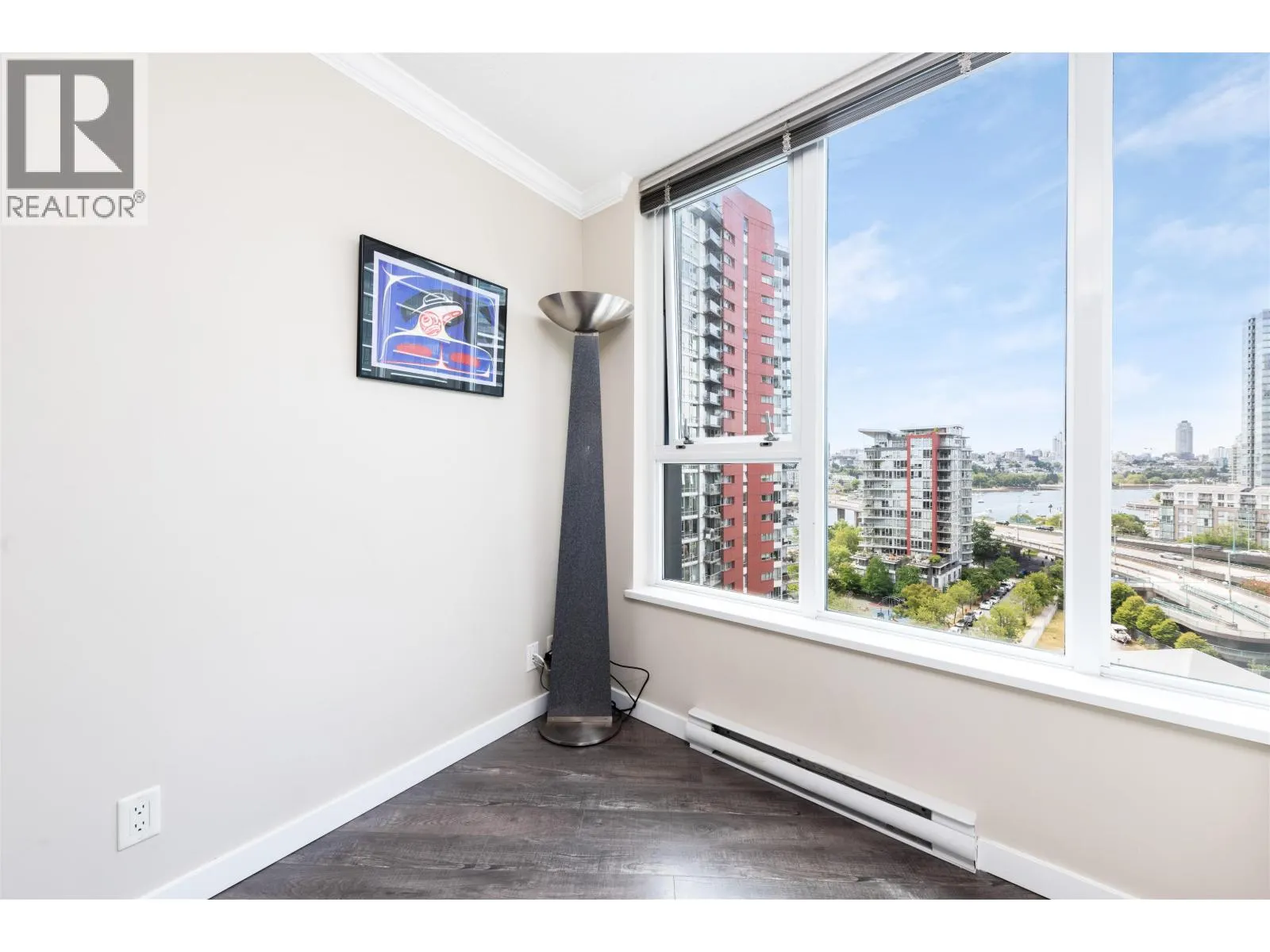 1606 33 SMITHE STREET