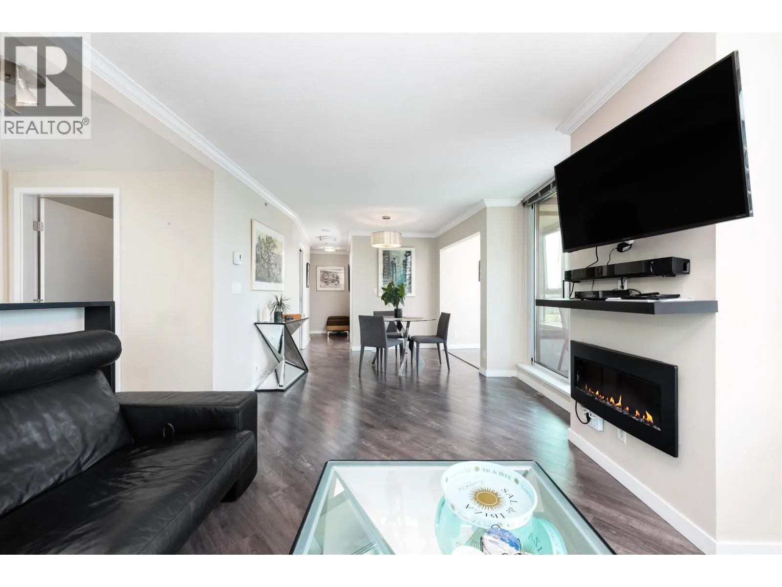 1606 33 SMITHE STREET