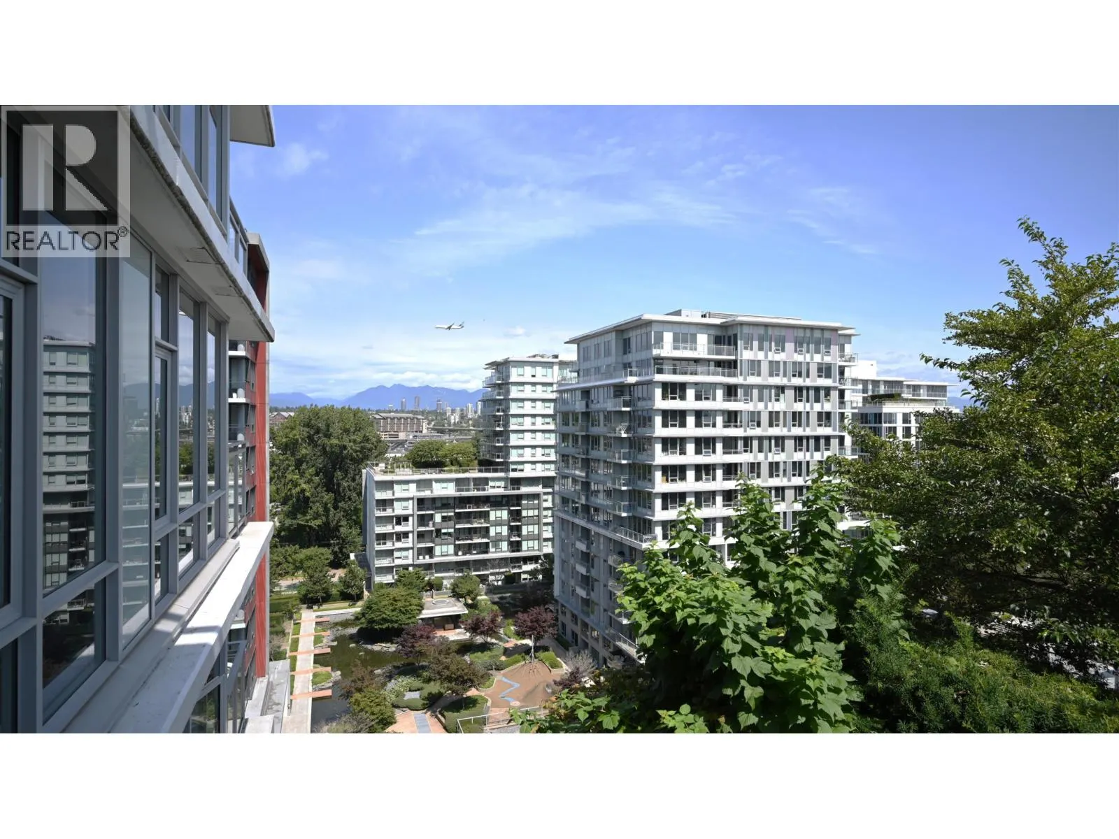 1608 8800 HAZELBRIDGE WAY