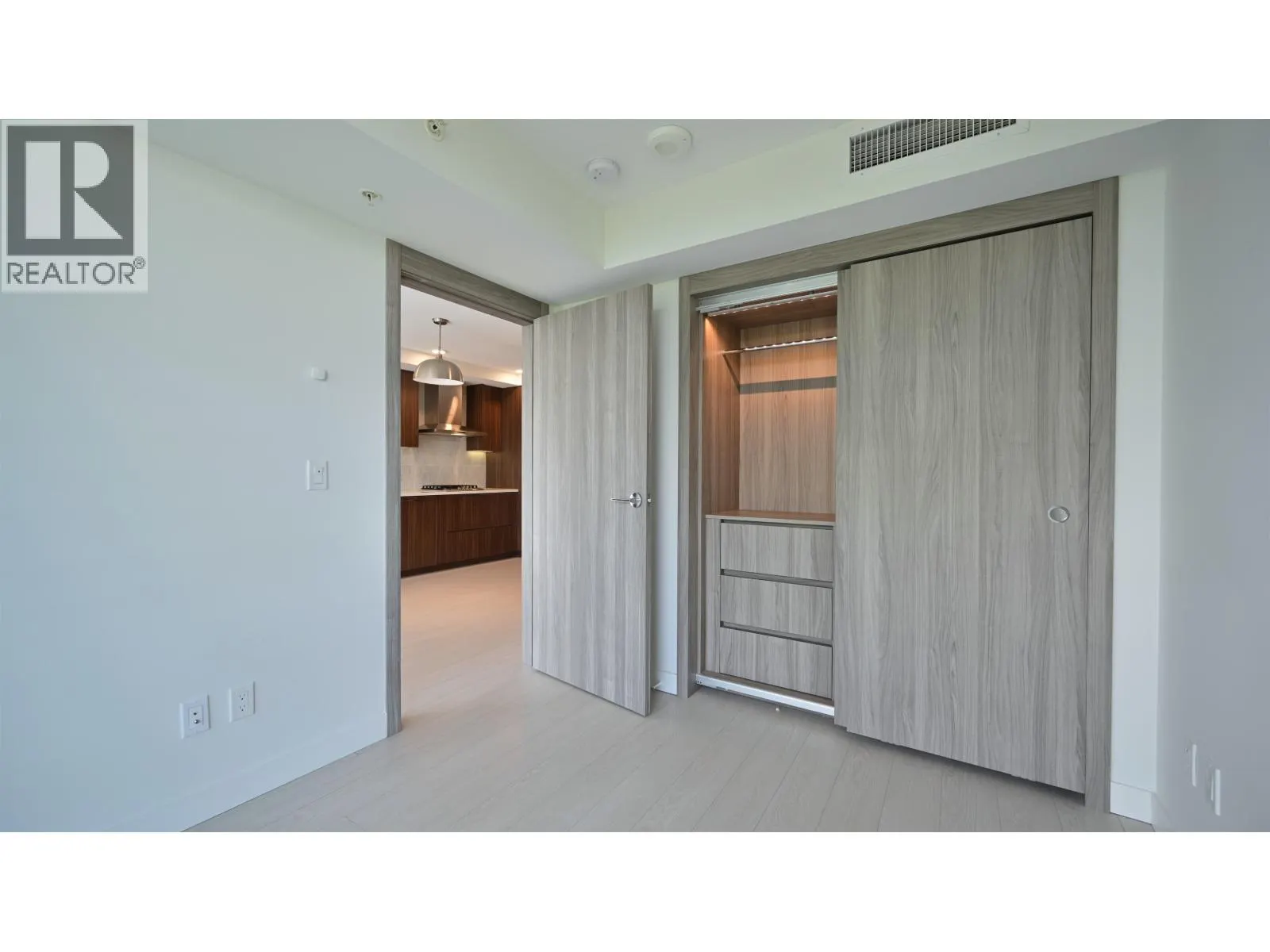 1608 8800 HAZELBRIDGE WAY