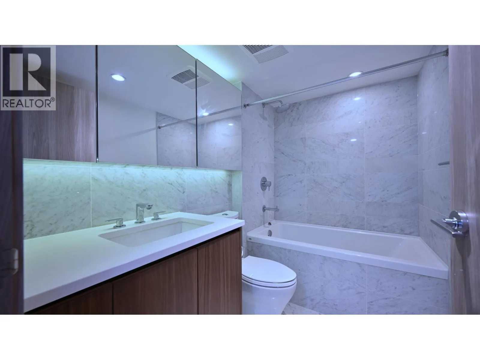 1608 8800 HAZELBRIDGE WAY