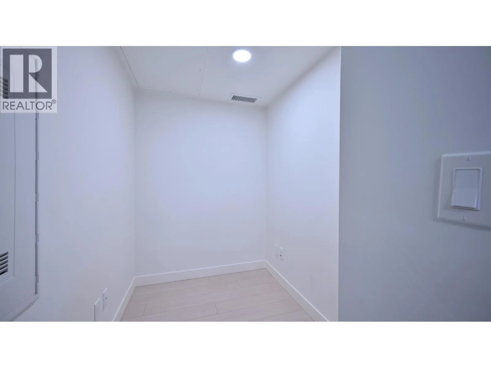 1608 8800 HAZELBRIDGE WAY
