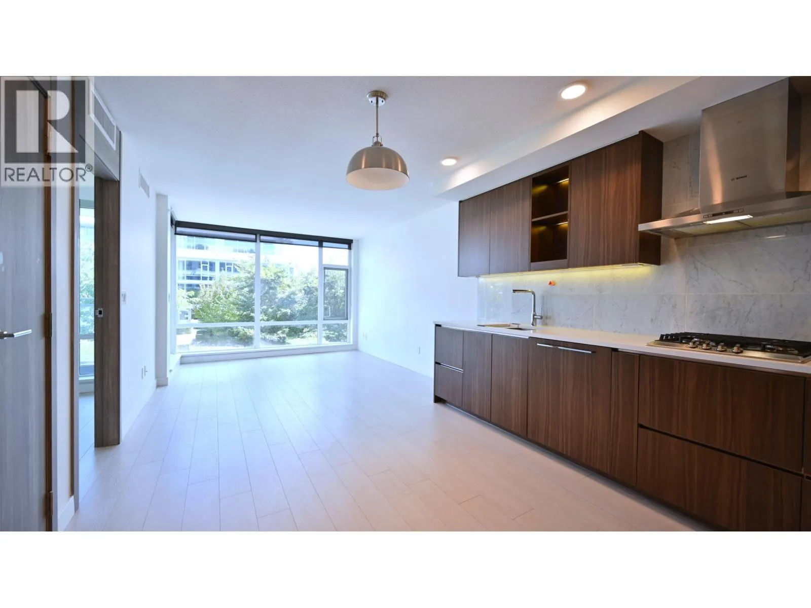 1608 8800 HAZELBRIDGE WAY
