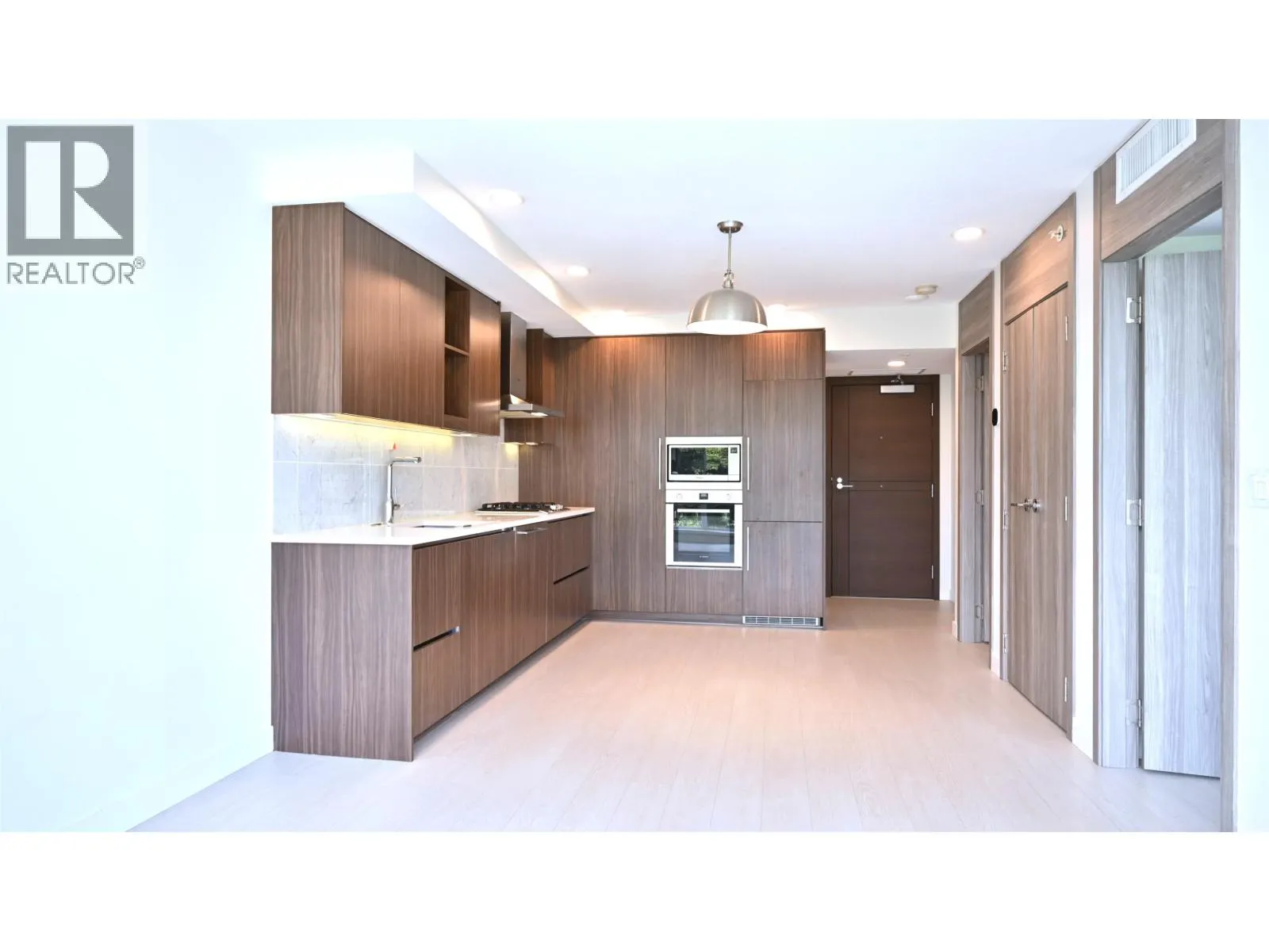 1608 8800 HAZELBRIDGE WAY
