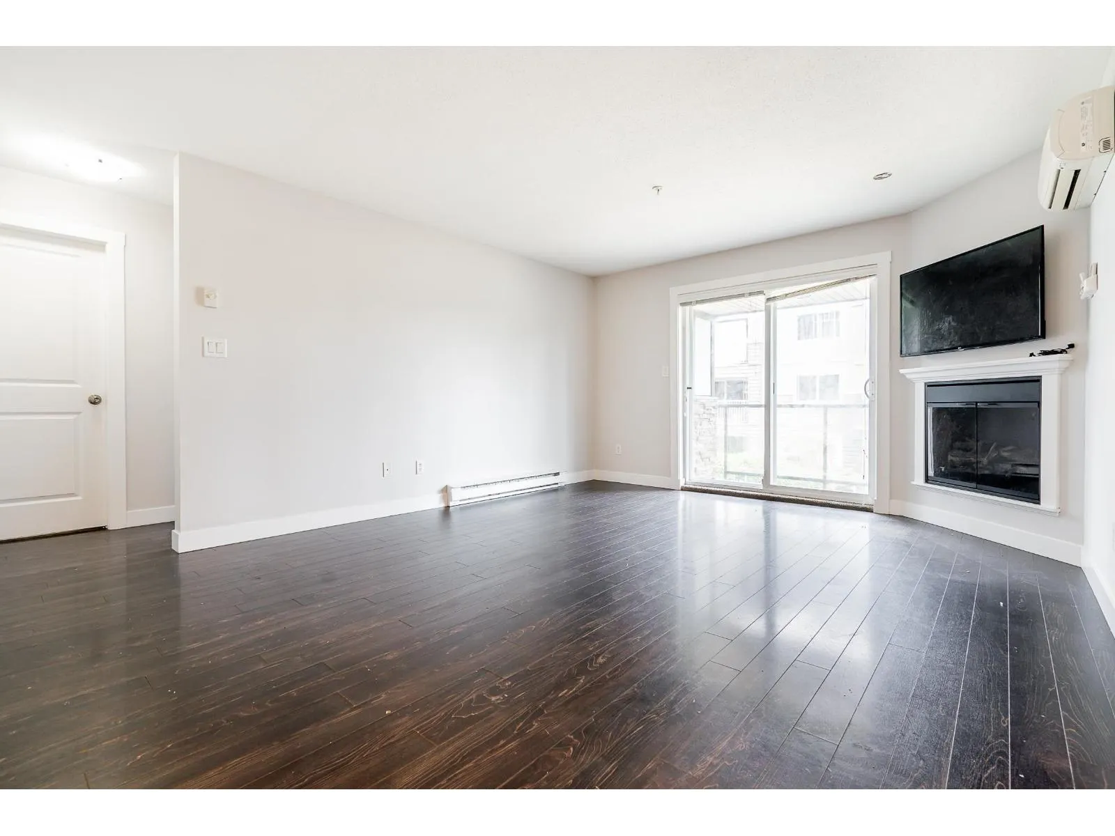 207 2038 SANDALWOOD CRESCENT