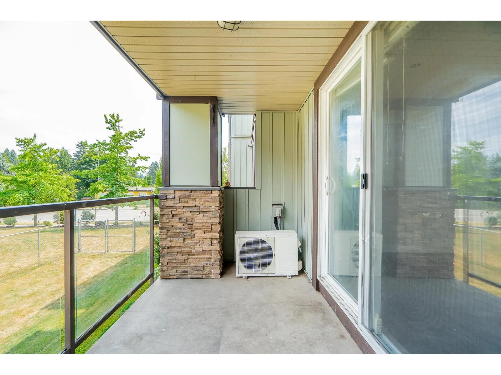 207 2038 SANDALWOOD CRESCENT