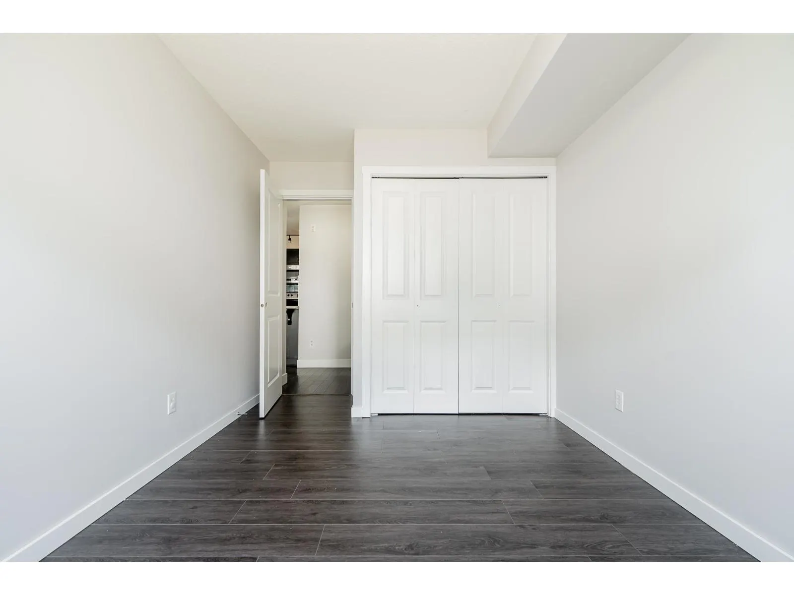 207 2038 SANDALWOOD CRESCENT