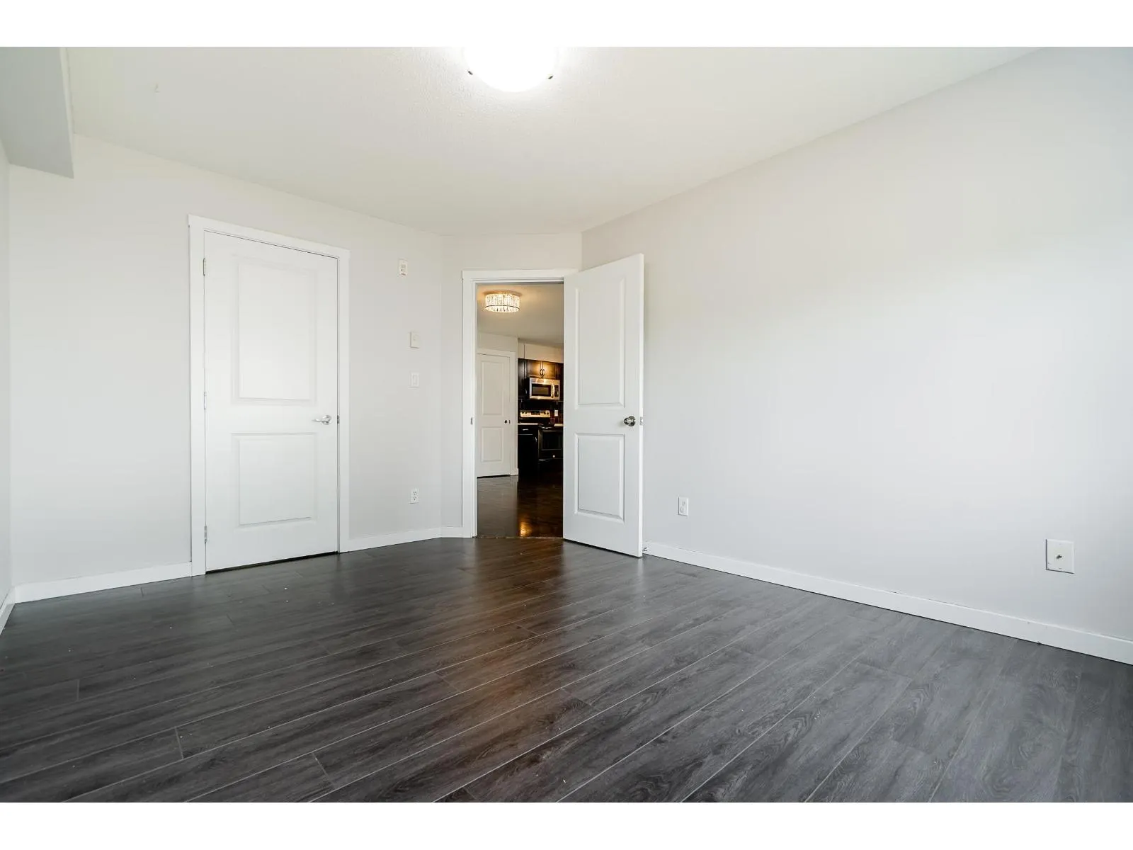207 2038 SANDALWOOD CRESCENT