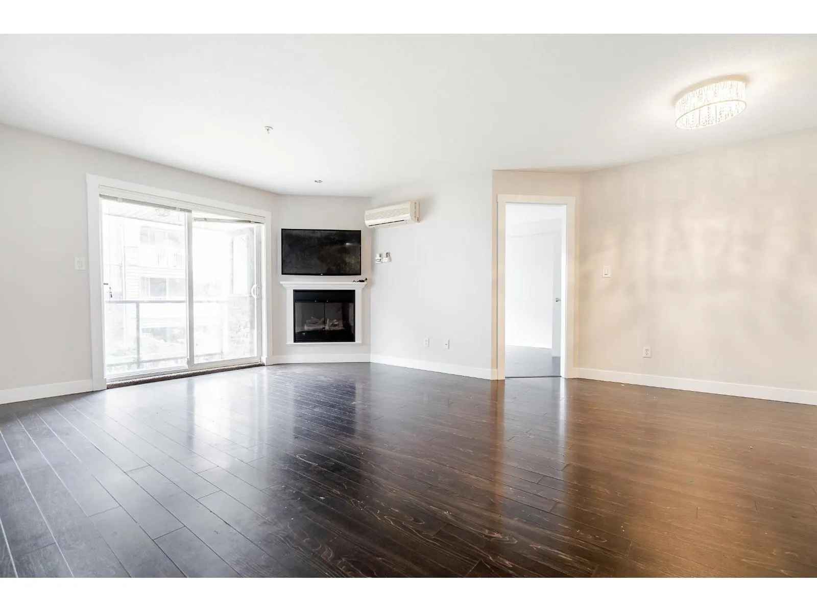 207 2038 SANDALWOOD CRESCENT