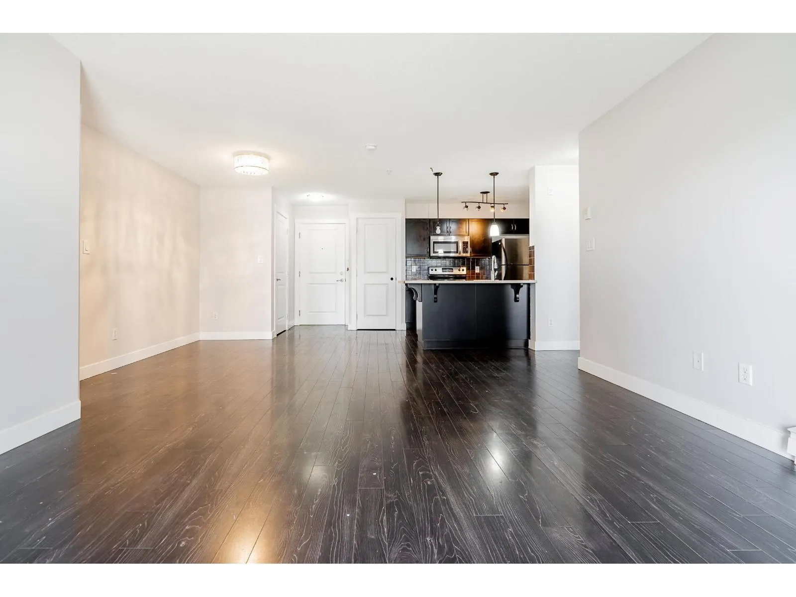207 2038 SANDALWOOD CRESCENT