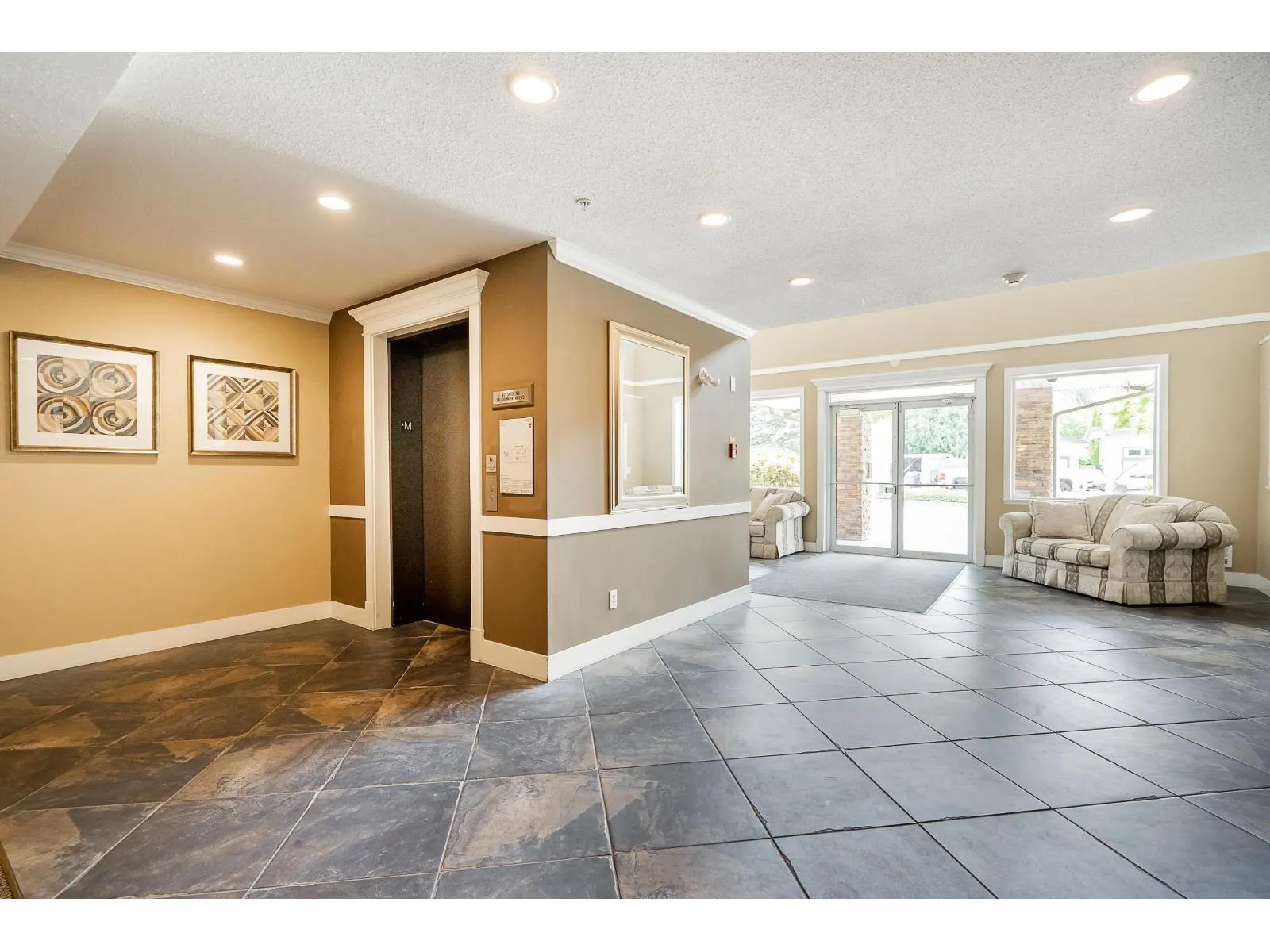 207 2038 SANDALWOOD CRESCENT