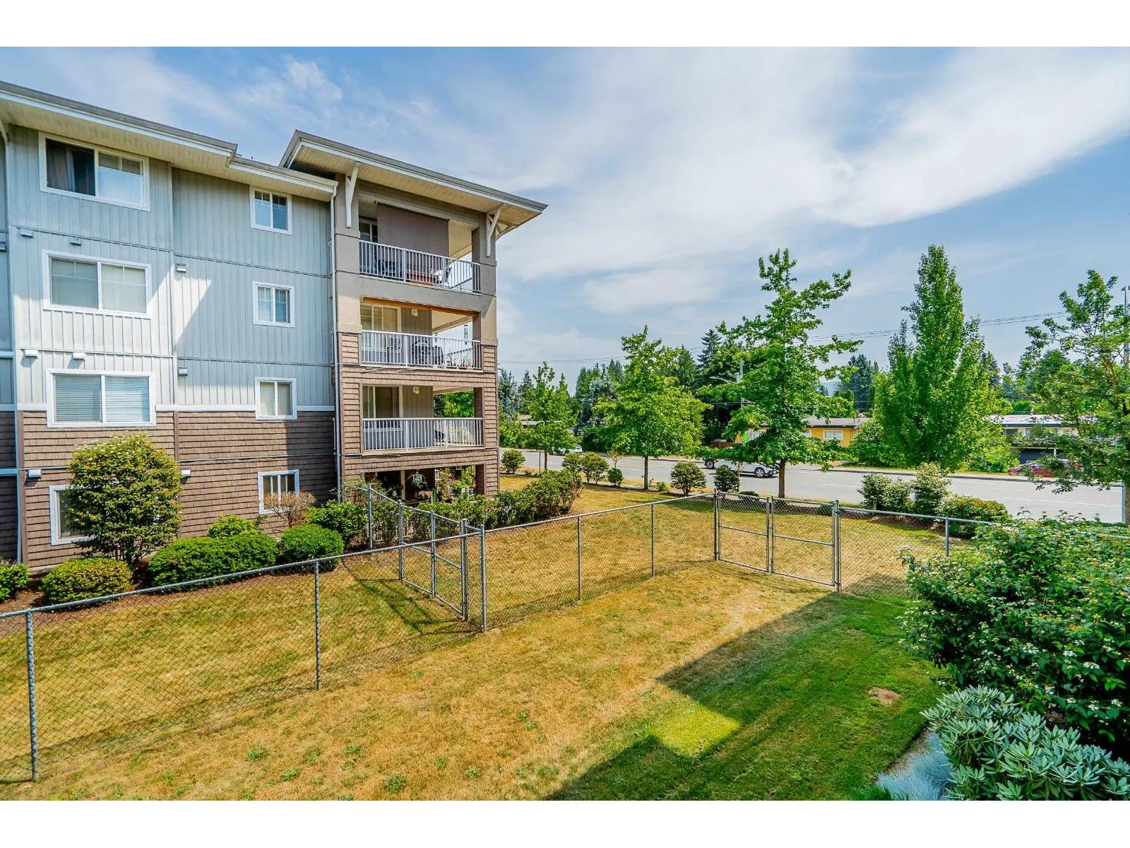 207 2038 SANDALWOOD CRESCENT