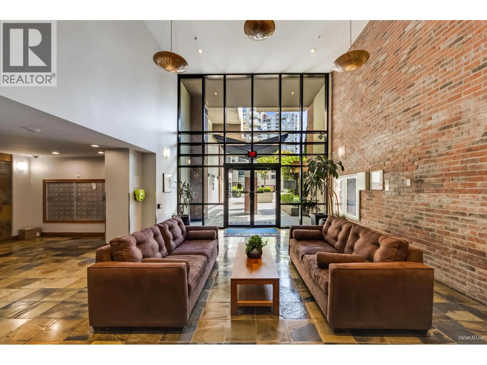 402 10 RENAISSANCE SQUARE