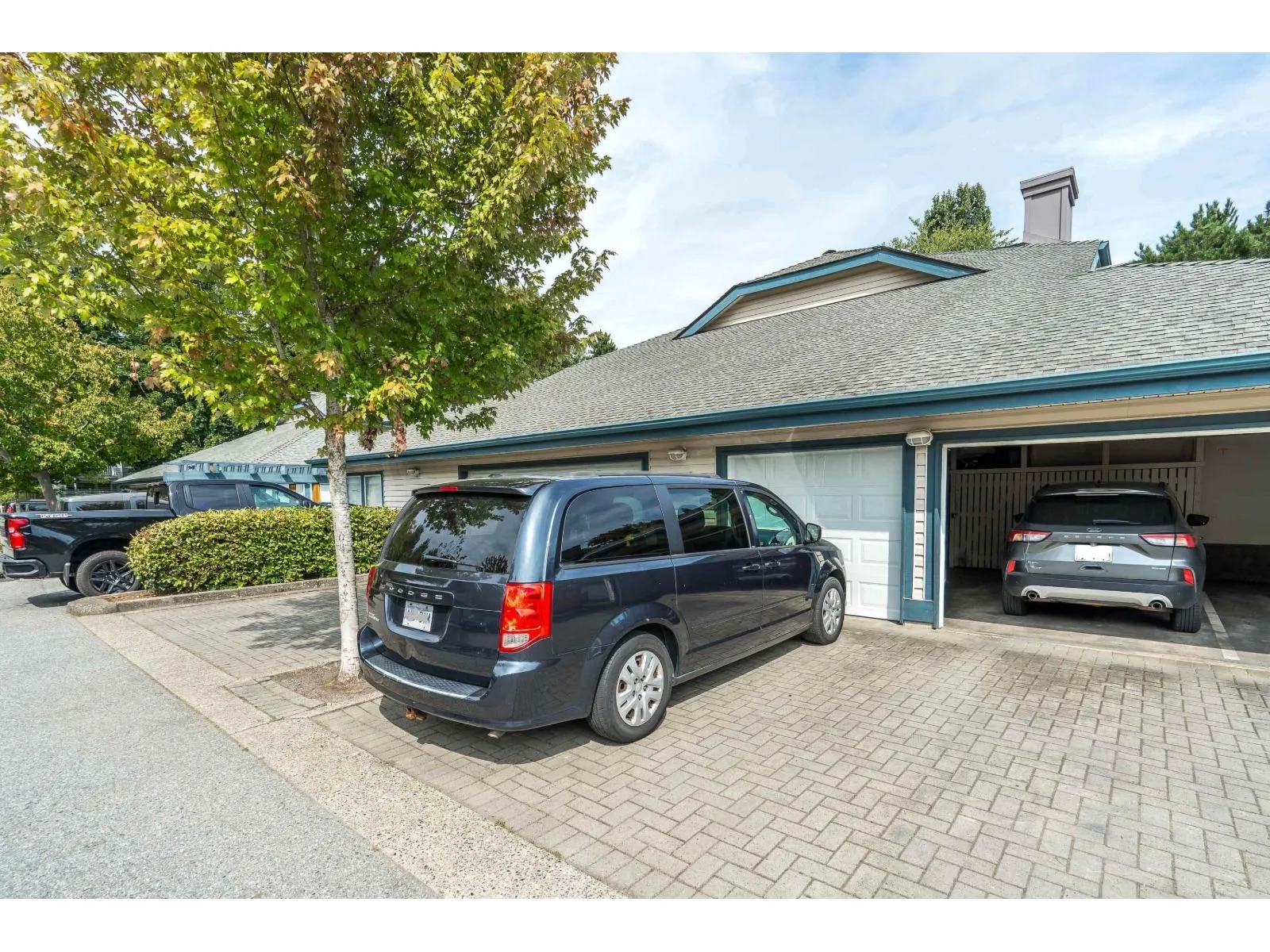 49 5670 208 STREET