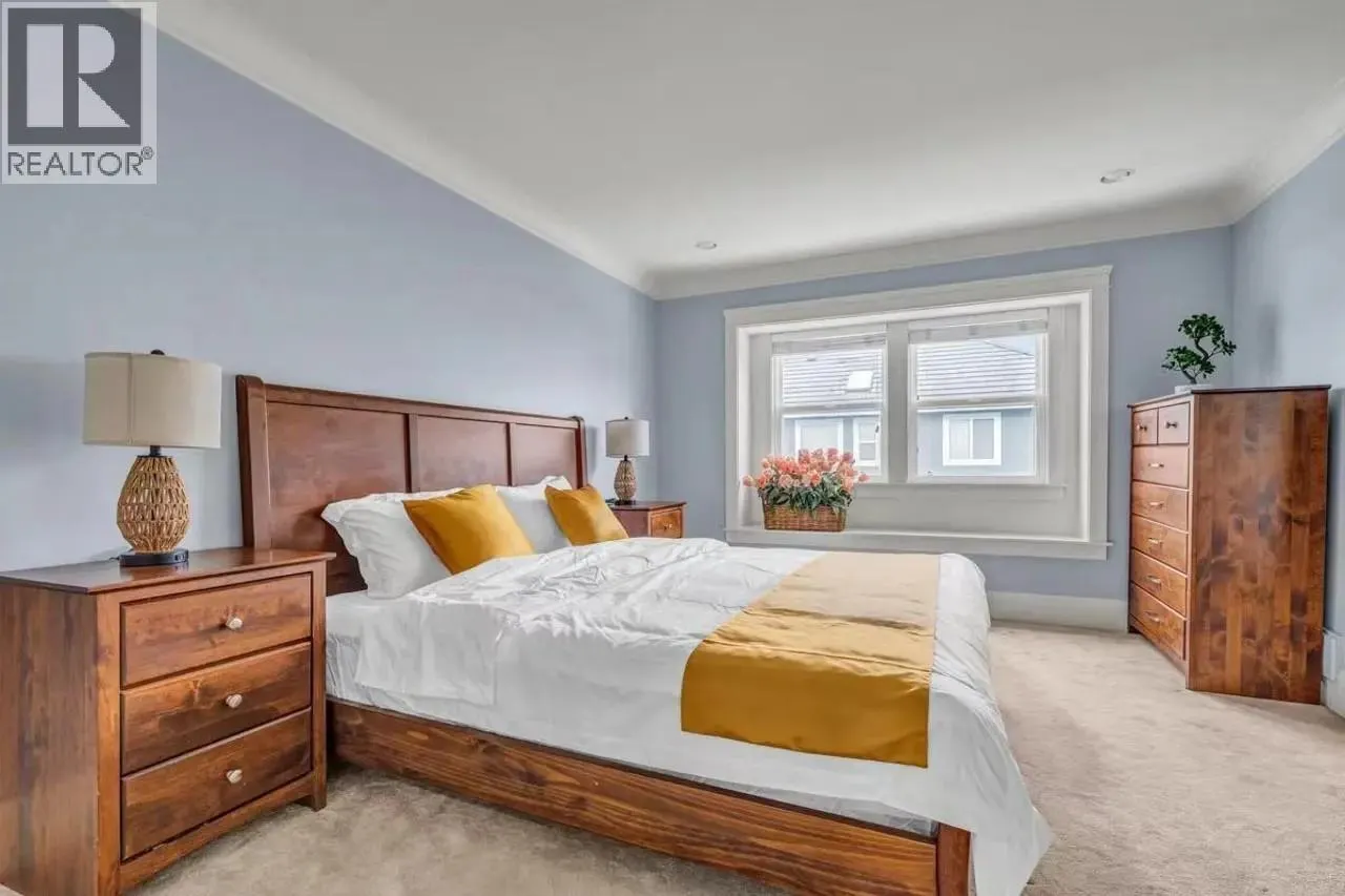 6191 DUNSMUIR CRESCENT