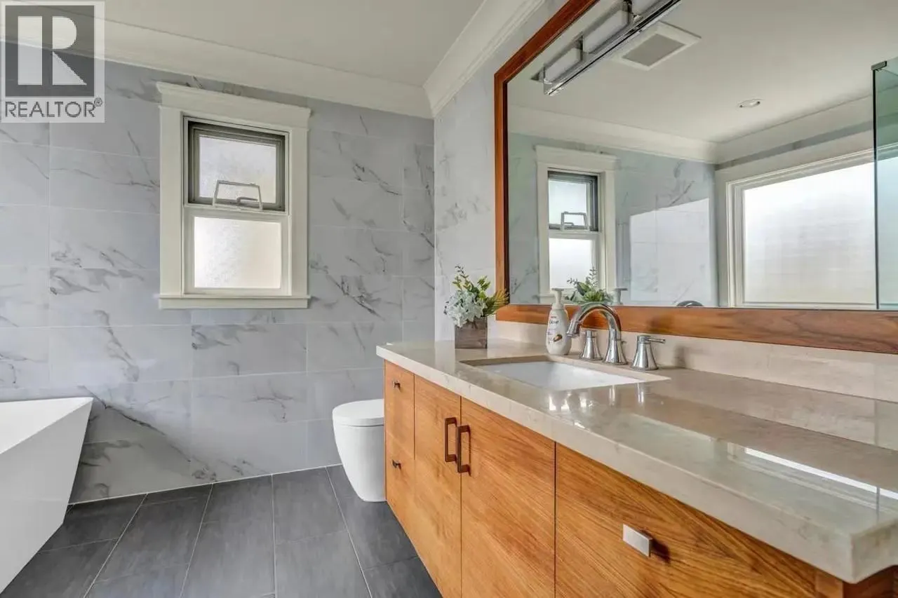 6191 DUNSMUIR CRESCENT