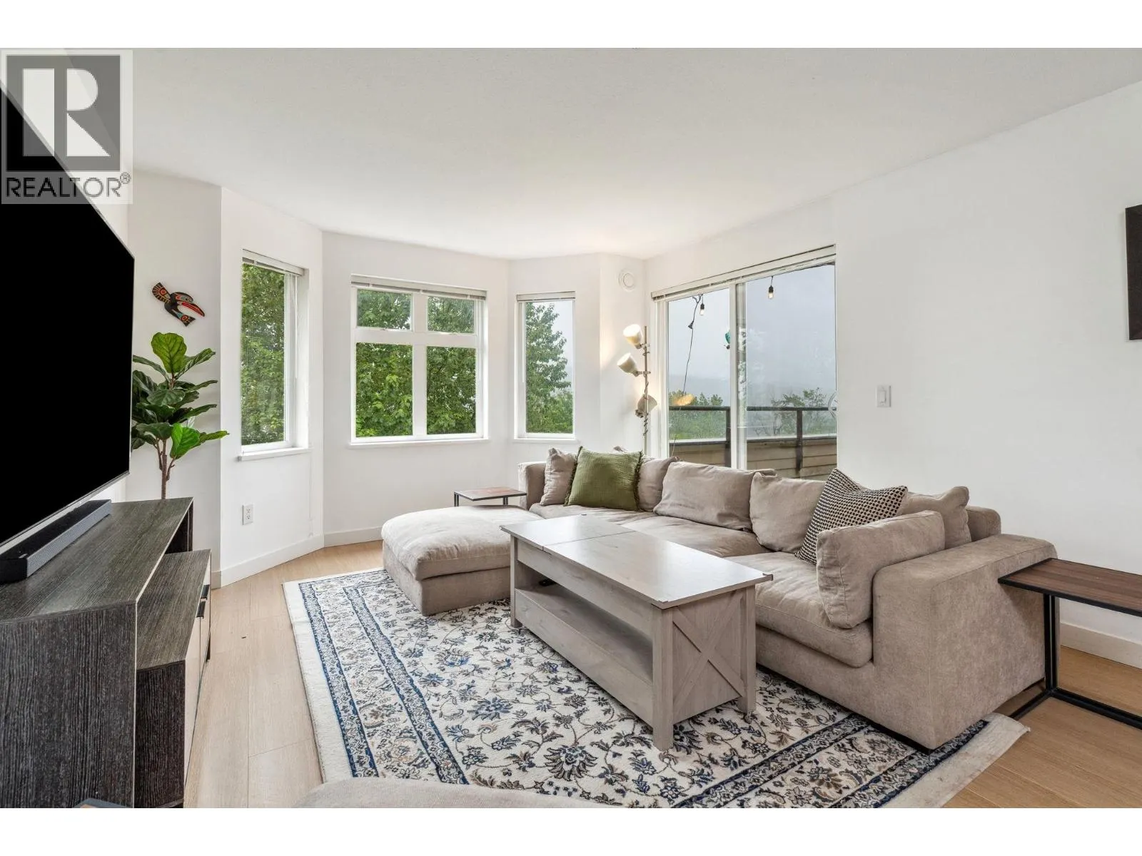 501 160 SHORELINE CIRCLE