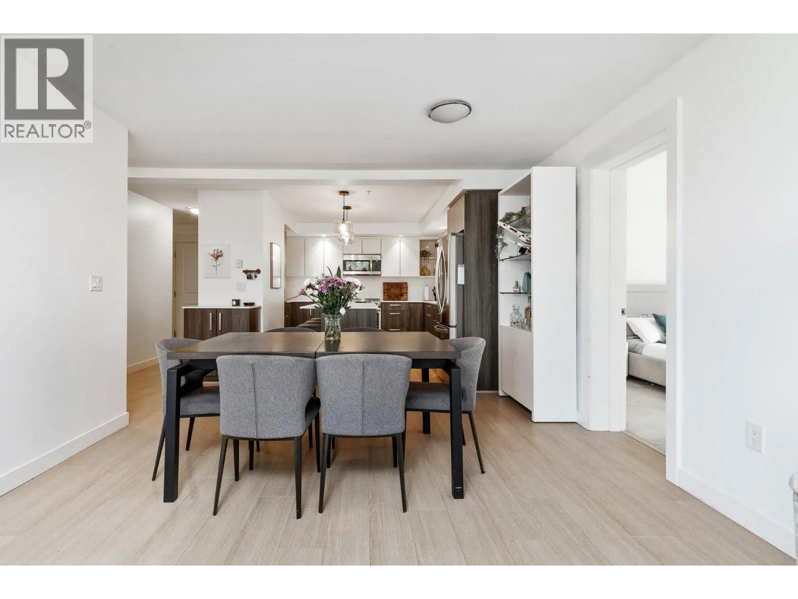 501 160 SHORELINE CIRCLE