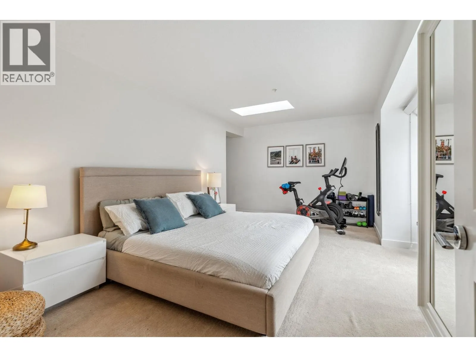 501 160 SHORELINE CIRCLE
