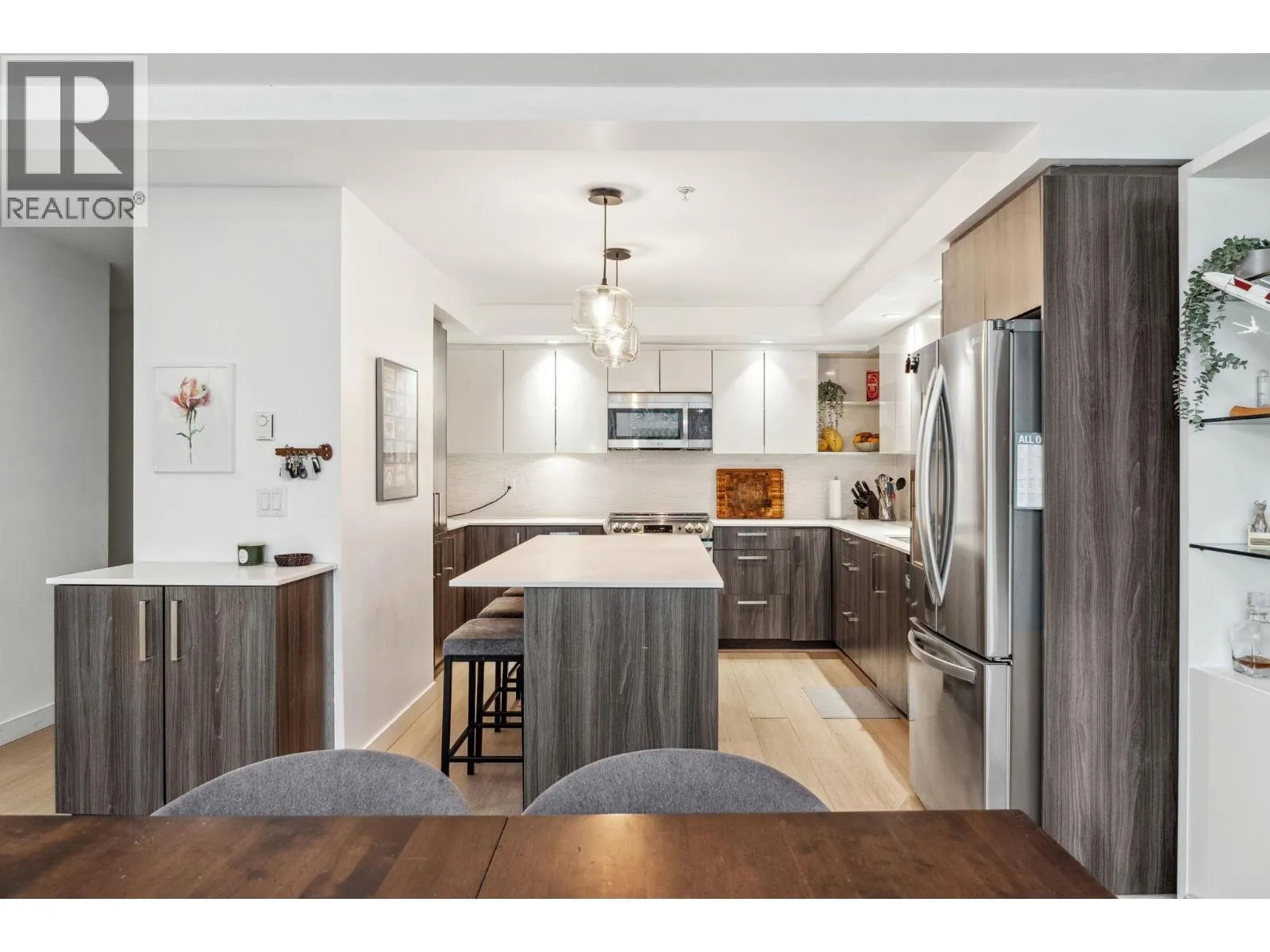 501 160 SHORELINE CIRCLE