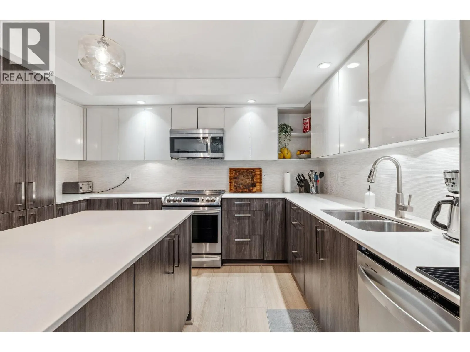 501 160 SHORELINE CIRCLE
